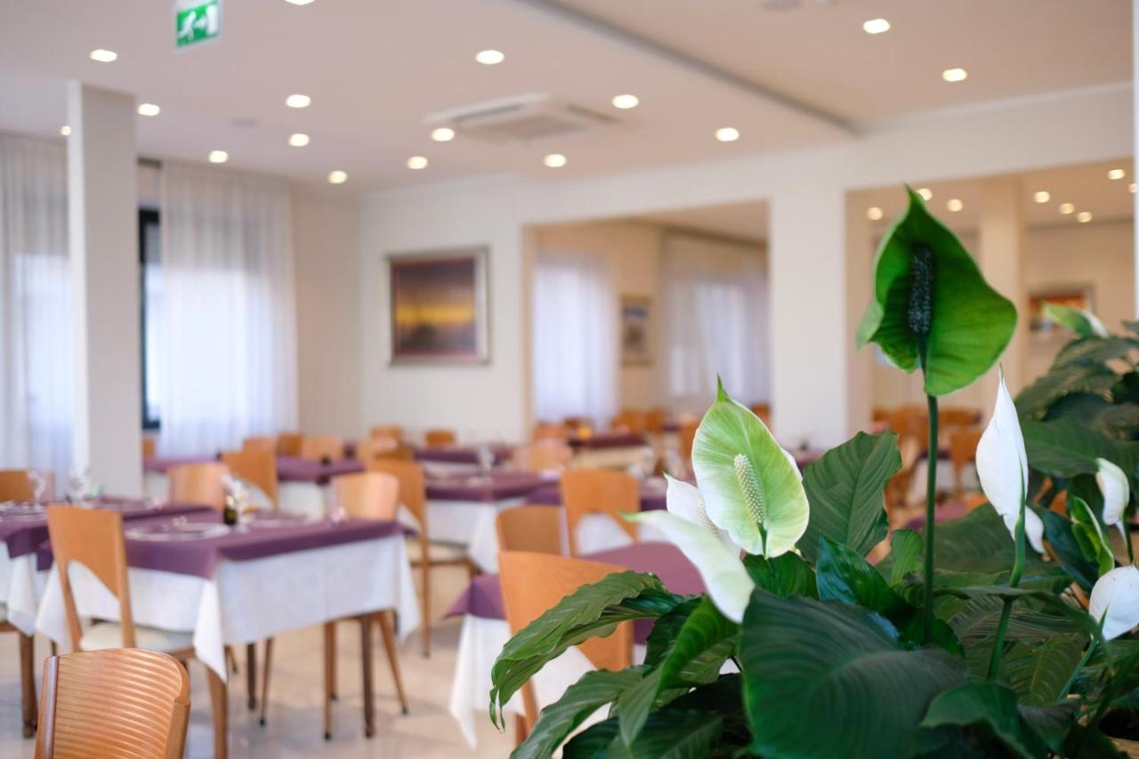 Hotel Astra Riccione Exterior foto